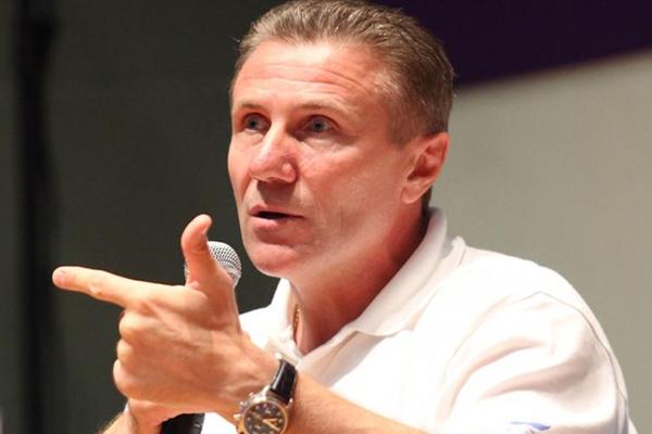 IAAF Senior Vice President Sergey Bubka shares his experiences with athletes at the Chat with Champions session at the Youth Olympic Village in Singapore (SPH-SYOGOC/ Law Kian Yan)