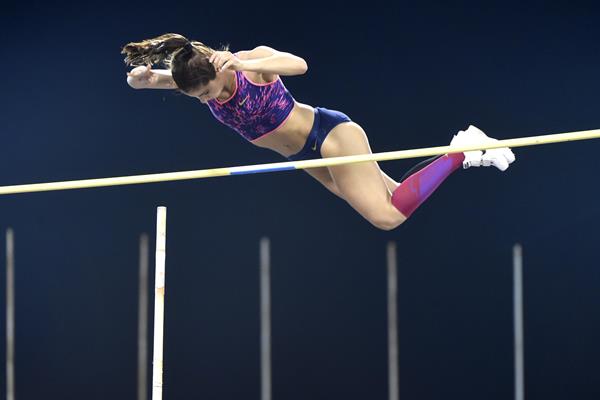 Ekateríni Stefanidi tops 4.80m to win in Doha (Hasse Sjogren/Jiro Mochizuki)