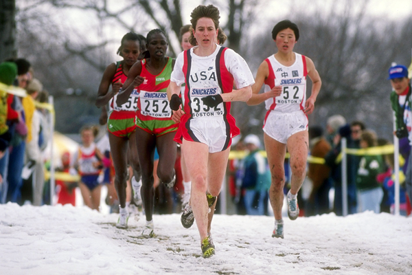 Lynn Jennings leads the senior women's race at the 1992 IAAF World Cross Country Championships in Boston (Getty Images)