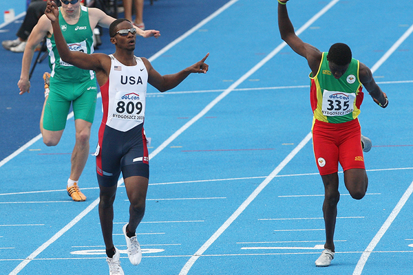 Marcus Boyd wins the 400m from Kirani James at the IAAF World Junior Championships Bydgoszcz 2008 (Getty Images)