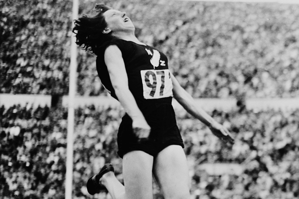 Yvette Williams in the long jump at the 1952 Olympic Games (Getty Images)