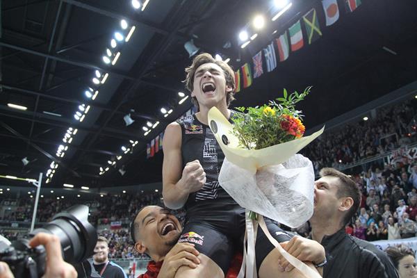 Emmanouil Karalis and Pawel Wojciechowski celebrate with Armand Duplantis in Torun (Jean Pierre Durand)