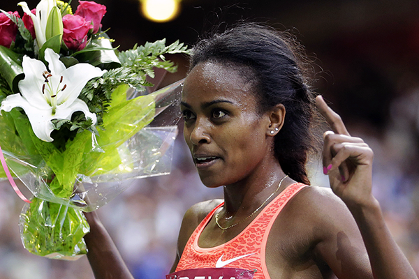 Genzebe Dibaba celebrates her victory (AFP / Getty Images)
