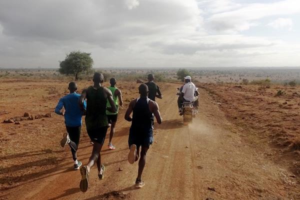 Rongai Athletics Club during a training run at Nairobi National Park (Malcolm Anderson)