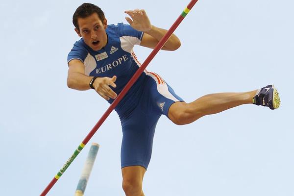 Renaud Lavillenie in the pole vault at the IAAF Continental Cup (Getty Images)