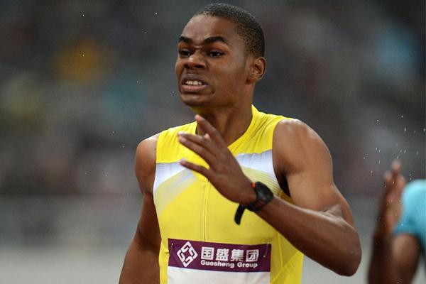 Warren Weir takes the 200m at the Shanghai Diamond League (Jiro Mochizuki)