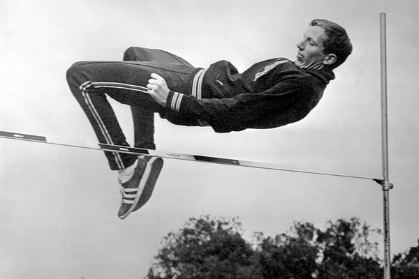 Dick Fosbury in a training session ahead of the 1968 Olympic Games in Mexico City (AFP / Getty Images)