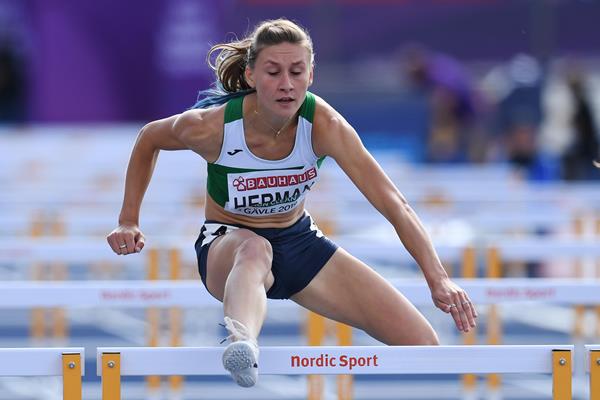 Elvira Herman racing to the European U23 title in Gavle (Getty Images)
