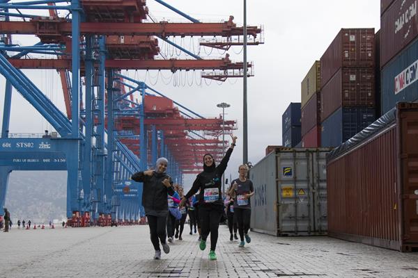Runners at the 2019 Women's 10km race in Beirut Port (Christel Saneh)