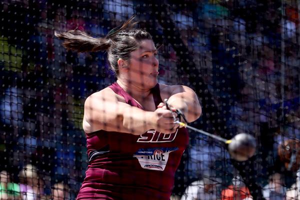 USA's Deanna Price in action in the hammer (Getty Images)