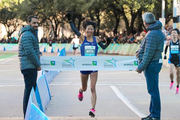 Hitomi Niiya wins the Houston Half Marathon (Victah Sailer / organisers)