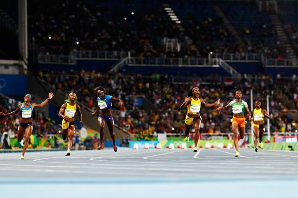 Elaine Thompson wins the 100m from Tori Bowie at the Rio 2016 Olympic Games (Getty Images)