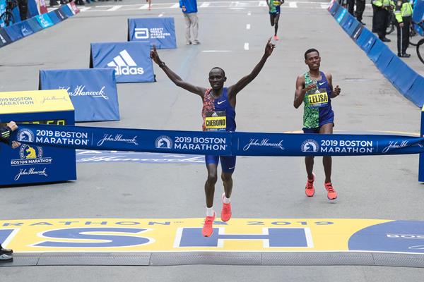 Lawrence Cherono fends off Lelisa Desisa to take the Boston Marathon title (Victah Sailer)