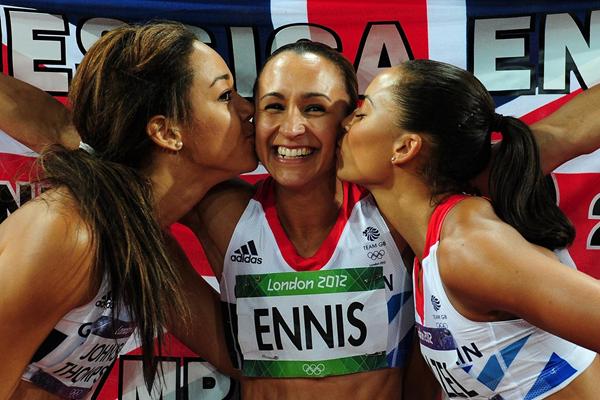 Jessica Ennis (c) celebrates her Heptathlon gold with teammates Louise Hazel (r) and Katarina Johnson-Thompson (l) (Getty Images)