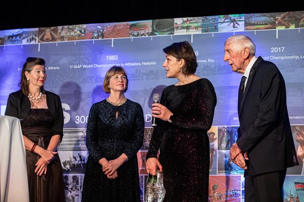 Charlotte & Erin Bannister, Lindsey Armstrong (nee. Charles) and Ronnie Delany - Heritage Mile Night (© Philippe Fitte for World Athletics)