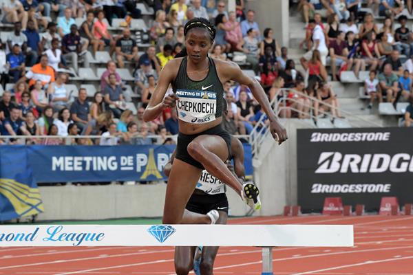 Beatrice Chepkoech on her way to winning the steeplechase at the IAAF Diamond League meeting in Paris (Kirby Lee)