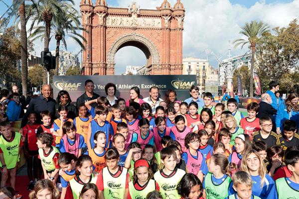 Frankie Fredericks, Pauline Davis-Thompson, Dan O'Brien, Irena Szewinska, Yelena Isinbayeva, Fermin Cacho and Meseret Defar at the IAAF/Nestlé Kids' Athletics event in Barcelona (Emilio Andreoli)