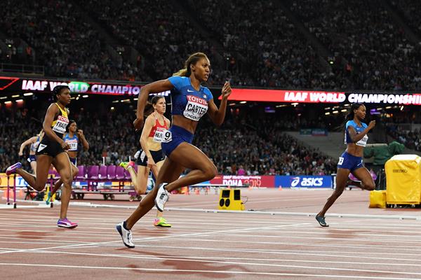 Kori Carter and Dalilah Muhammad in the women's 400m hurdles final at the IAAF World Championships London 2017 (Getty)