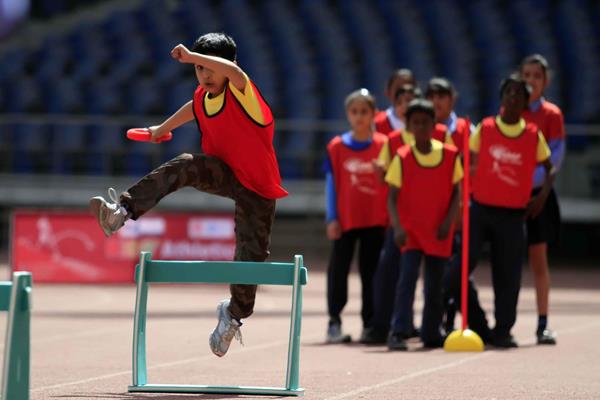The hurdles shuttle relay at the IAAF / Nestlé Kids’ Athletics workshop in New Delhi (AFI)
