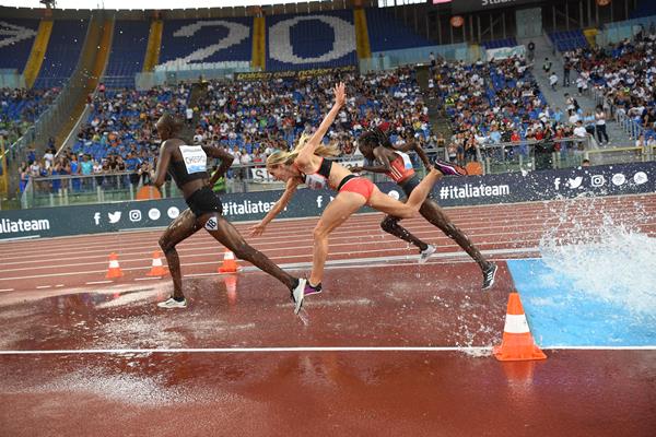 Emma Coburn (c) tumbles over the final water jump in Rome (Hasse Sjogren)