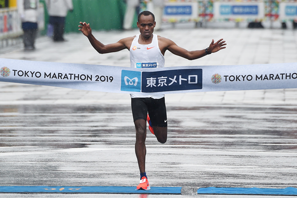 Birhanu Legese wins the Tokyo Marathon