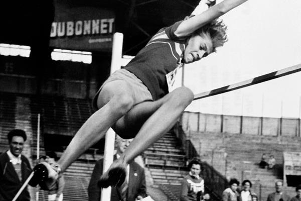 Romania's Iolanda Balas in action (AFP / Getty Images)