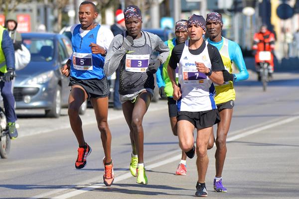 Gdynia men's race, midway, from left: Mengistu Zelalem (5), Ben Somikwo (3) and El Hassan Oubaddi (7) (Organisers)