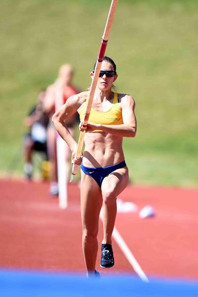 Fabiana Murer at the 2015 IAAF Diamond League in Birmingham (Jean-Pierre Durand)