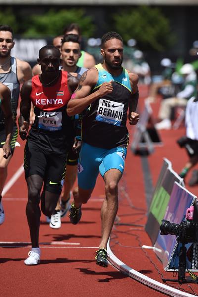 Boris Berian in the men's 800m at the 2016 IAAF Diamond League meeting in Eugene (Kirby Lee)