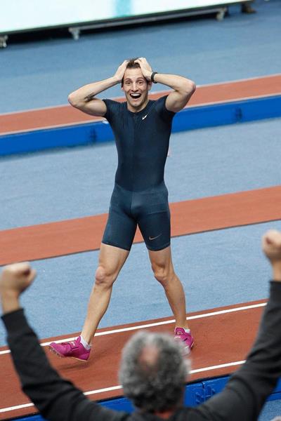 Renaud Lavillenie Pole Vault World Record Spikes Renaud lavillenie pole vault world record spikes