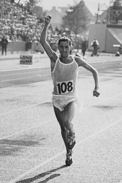 Ron Hill wins the Commonwealth Marathon in 1970 ()