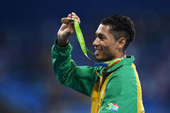Wayde van Niekerk with his gold medal in Rio (Getty Images)