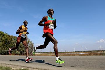 Kenya's Eliud Kipchoge in action at the 2012 World Half Marathon Championships (Getty Images)