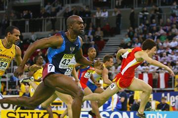 Allen Johnson wins the 60m hurdles at the 2004 IAAF World Indoor Championships (Getty Images)