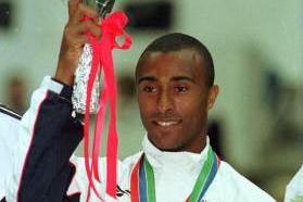 Colin Jacskon receives Gold Medal (© Allsport)