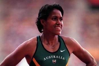 Cathy Freeman after winning the 400m at the 1999 IAAF World Championships (© Allsport)
