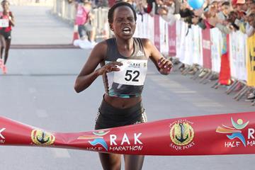 Peres Jepchirchir wins the RAK Half Marathon in a world record (Victah Sailer / organisers)