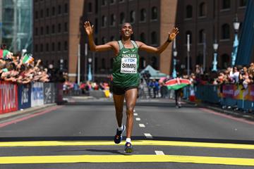 Alphonce Felix Simbu takes the bronze medal for Tanzania in the men's marathon at the IAAF World Championships London 2017 (Getty)