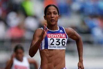 Christine Arron of France wins her 100m heat (Getty Images)