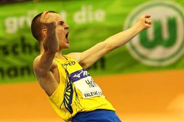 Stefan Holm celebrates his winning clearance in the 2008 IAAF World Indoor Championships high jump final (Getty Images)