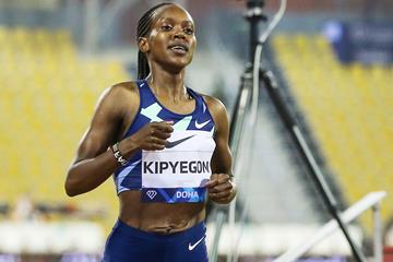 Faith Kipyegon wins the 800m at the Wanda Diamond League meeting in Doha (AFP / Getty Images)
