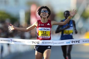 Tomomi Tanaka winning the 2014 Yokohama Women's Marathon (Kabuki Matsunaga - Agence SHOT.)
