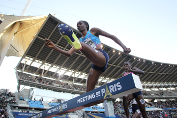 Beatrice Chepkoech on her way to winning the steeplechase at the IAAF Diamond League meeting in Paris (Jean-Pierre Durand)