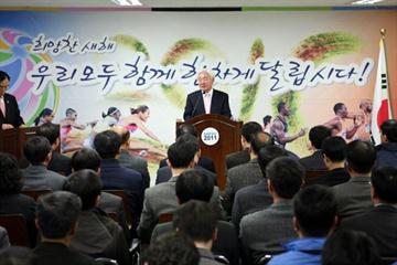 Co-President Hae-Nyoung Cho addresses members of the Daegu 2011 LOC on 4 Jan 2010 (IAAF.org)
