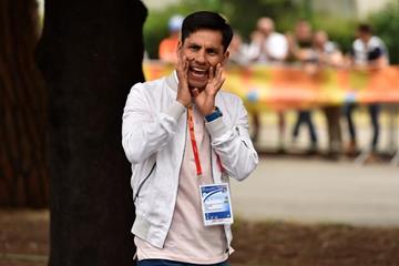 Jefferson Perez cheers the athletes in the 50km at the IAAF World Race Walking Team Championships Rome 2016 (Getty Images)