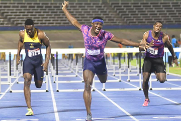 Omar McLeod wins the 110m hurdles at the Jamaican Championships (Bryan Cummings / Jamaica Observer)