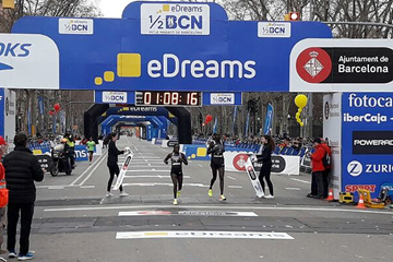 Florence Kiplagat wins the Barcelona Half Marathon (Organisers)