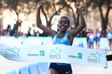 Ruti Aga wins the Houston Half Marathon (Victah Sailer / organisers)