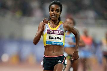 Genzebe Dibaba leads the 5000m at the Shanghai Diamond League (Jiro Mochizuki)