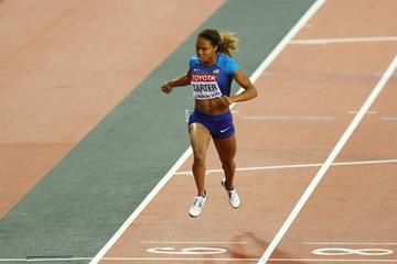 Kori Carter crosses the line in the 400m hurdles at the IAAF World Championships London 2017 (Getty Images)